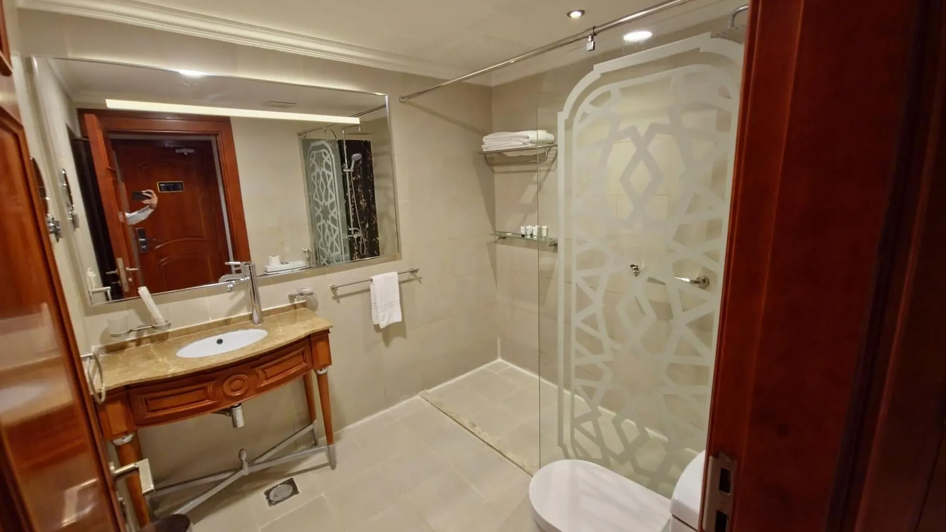 ***  Quiet Hotel Al Shatee جدة المملكة العربية السعودية